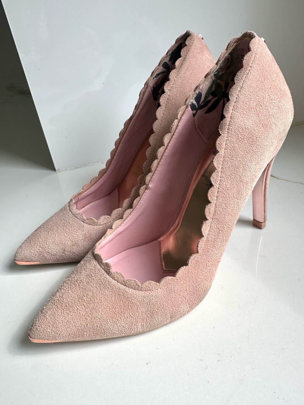 Ted Baker London pink suede Sloana scalloped pumps 8 - Picture 2 of 8
